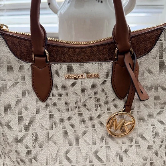 Michael Kors Cream and Brown Signature Satchel with Gold Hardware - Picture 4 of 8